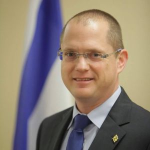 Конец дискриминации: «закон о загранпаспортах» принят в окончательном чтении - фото 1