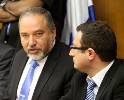 Под давлением Либермана форум глав коалиционных партий утвердил закон о смертной казни террористам - фото 1