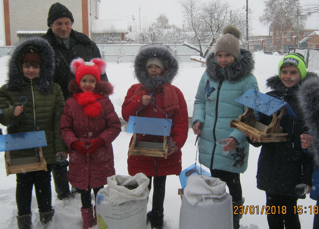 Детвора Воронежской области под руководством лесников  организовала птичьи столовые - фото 2