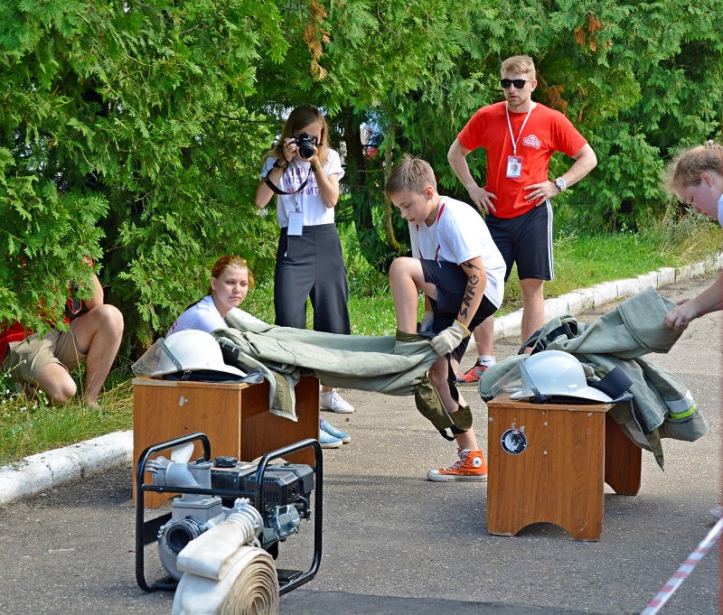 Молодежь Смоленщины узнала о работе лесных пожарных - фото 2