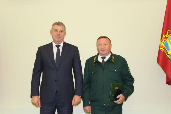 Губернатор Брянской области Александр Богомаз поздравил работников лесной отрасли с профессиональным праздником - фото 8