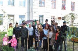 В школах Дзержинского района Калужской области прошли акции по посадке деревьев - фото 1