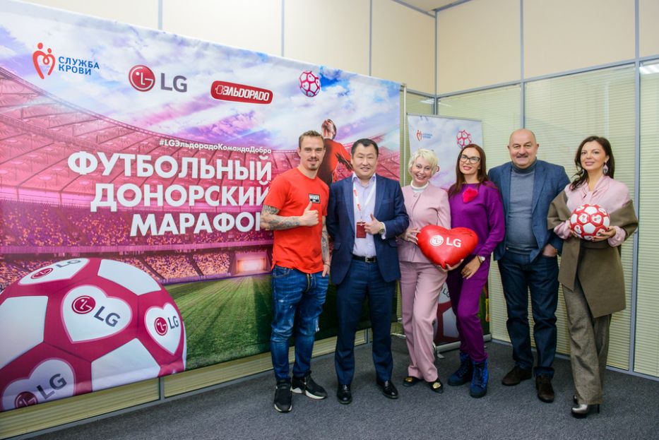 Футбольный День донора LG и «Эльдорадо»  при участии Станислава Черчесова, Андрея Ещенко и Ксении Коваленко - фото 2