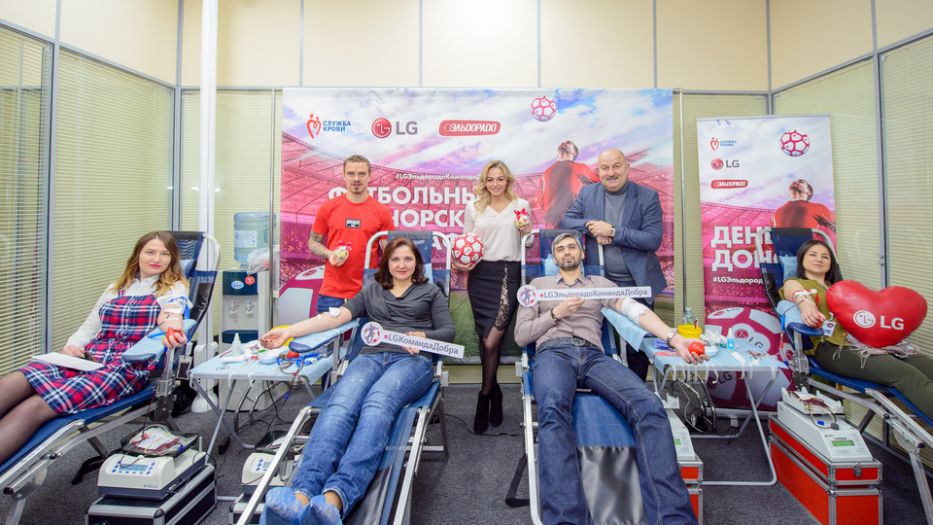 Футбольный День донора LG и «Эльдорадо»  при участии Станислава Черчесова, Андрея Ещенко и Ксении Коваленко - фото 7