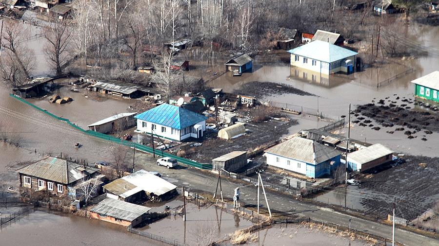Из-за сильного паводка в Алтайском крае и Хакасии введен режим ЧС - фото 3