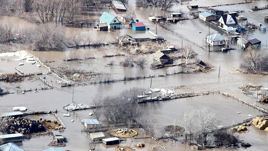 Из-за сильного паводка в Алтайском крае и Хакасии введен режим ЧС - фото 8