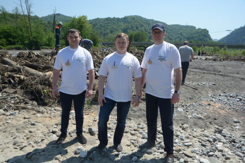 В Сочинском национальном парке волонтеры убрали 6 тонн мусора с берегов реки Мзымта - фото 4