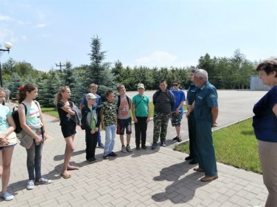 Белгородские лесники проводят противопожарную пропаганду в летних школьных лагерях - фото 1