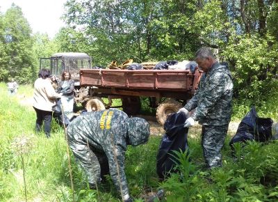 В Брейтовском районе Ярославской области в рамках природоохранной акции «Очистим лес от мусора» обеспечен доступ к пожарному водоему - фото 1