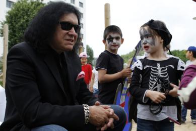 Джин Симмонс из легендарного KISS - фото 1