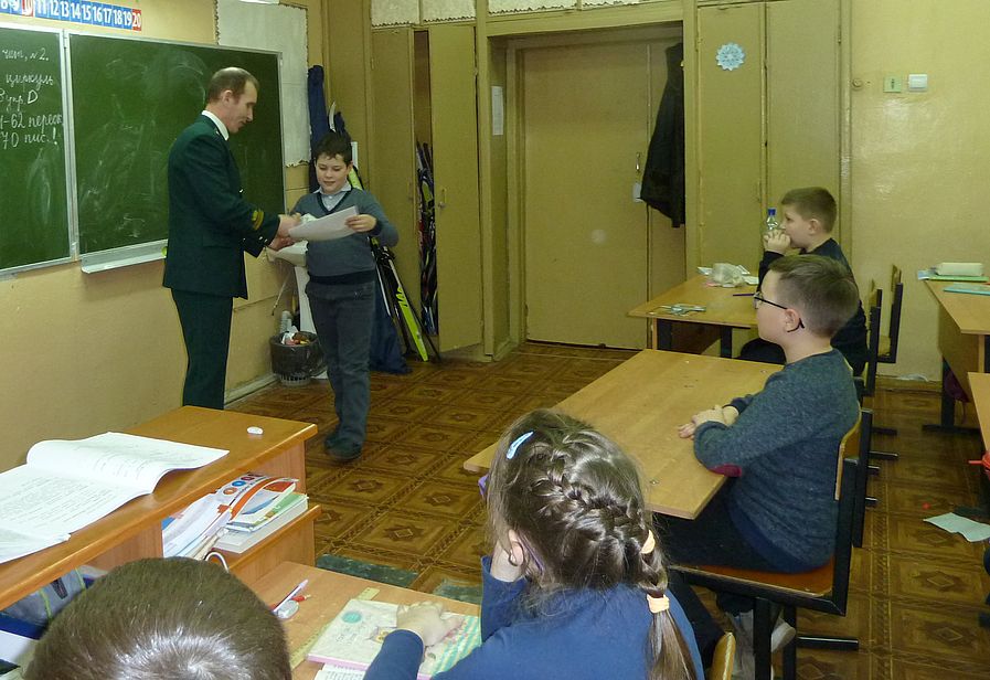 Специалисты Ярославского лесничества провели открытый урок для школьников на тему пожарной безопасности в лесу - фото 1