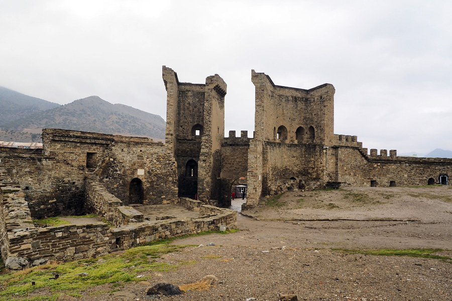 Генуэзская крепость - фото 2