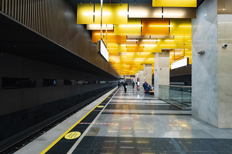 Наше новое метро и просторно и светло... - фото 10