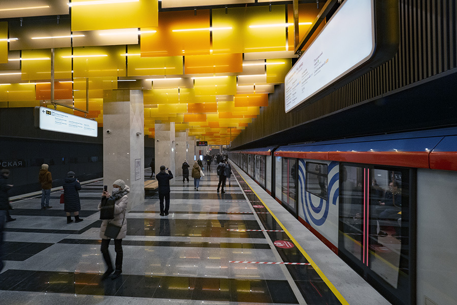 Наше новое метро и просторно и светло... - фото 11