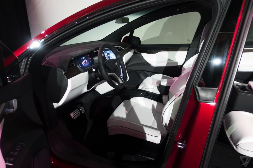 Tesla представила новый кроссовер Model X - фото 14