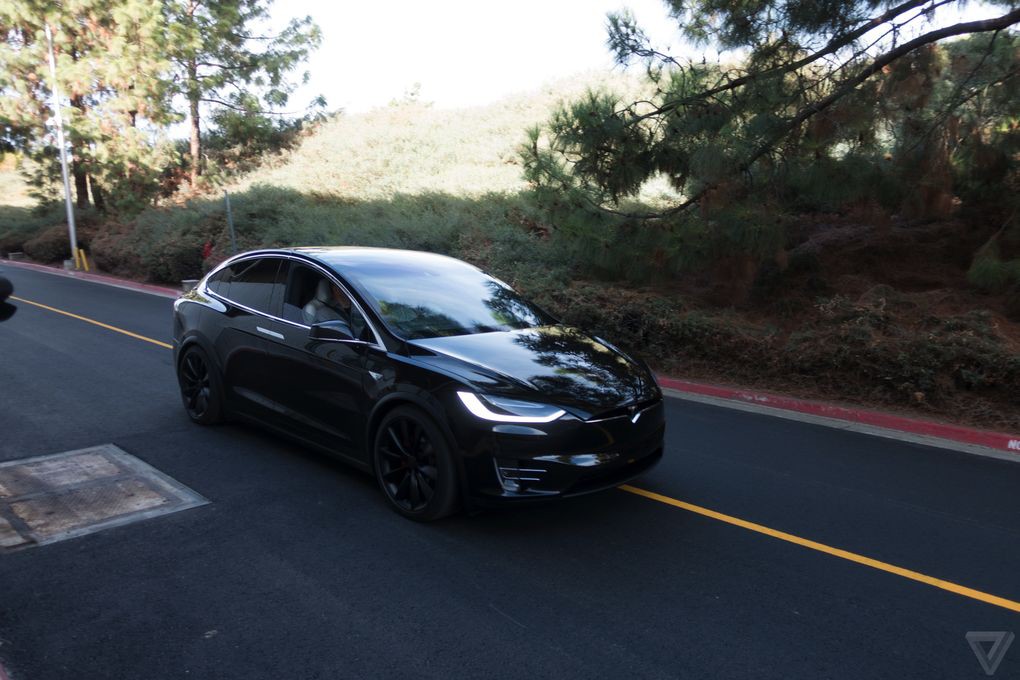  Tesla представила новый кроссовер Model X - фото 10