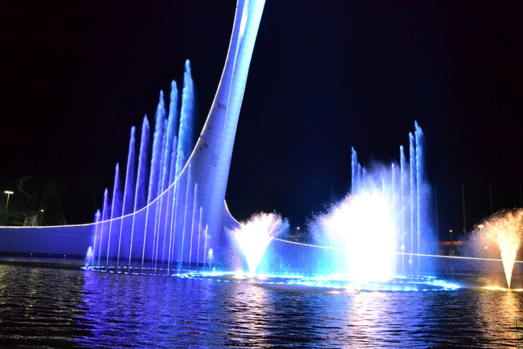  Поющий фонтан в Олимпийском парке Сочи - фото 11