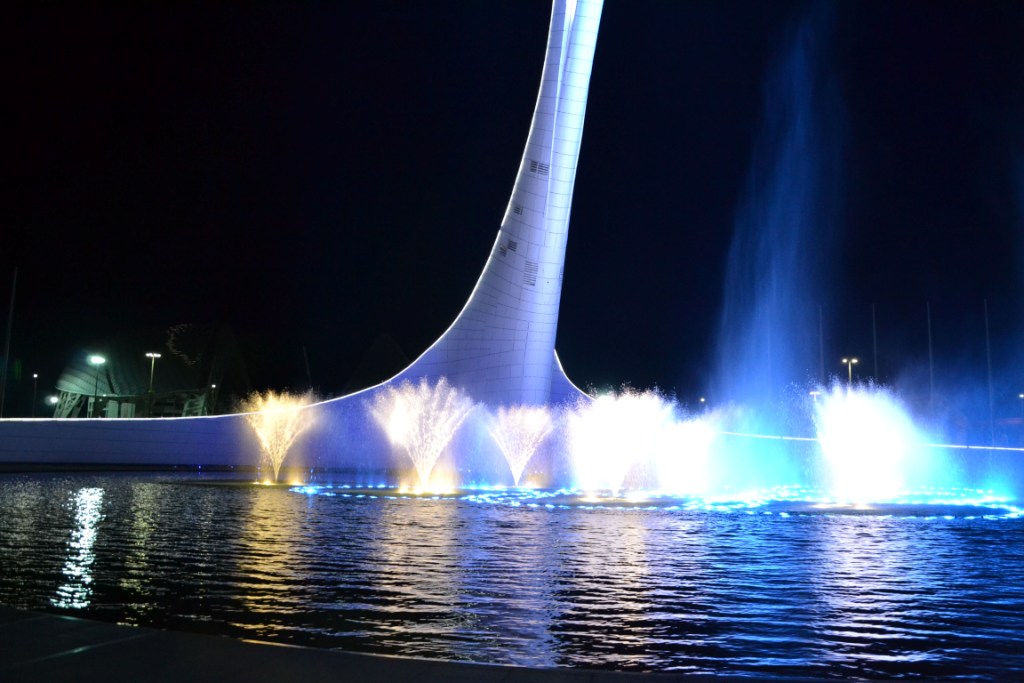  Поющий фонтан в Олимпийском парке Сочи - фото 12