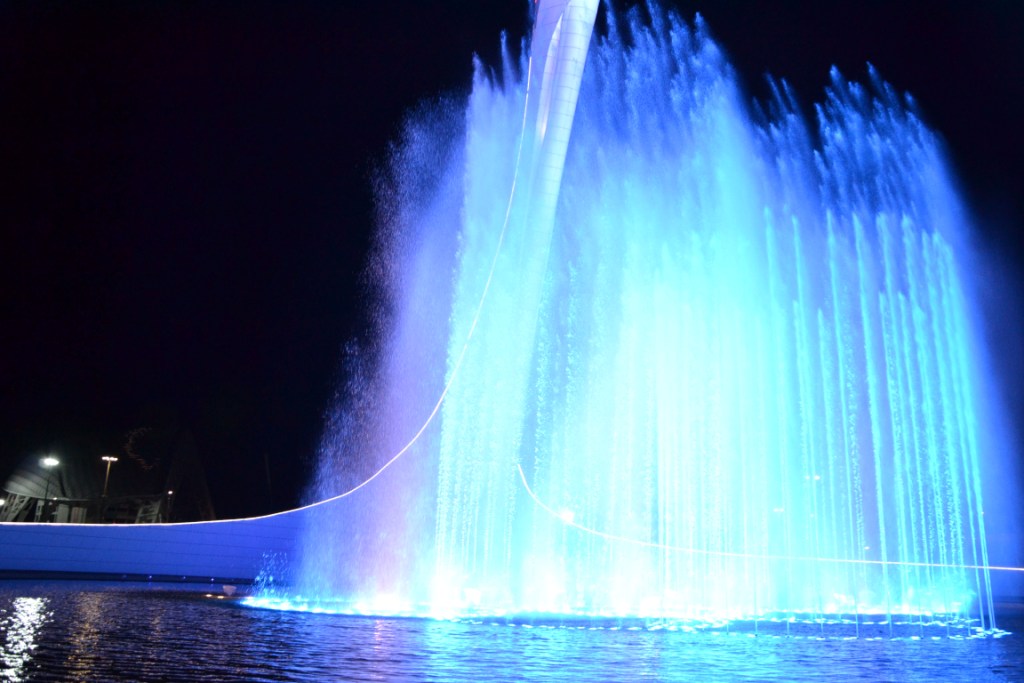  Поющий фонтан в Олимпийском парке Сочи - фото 13