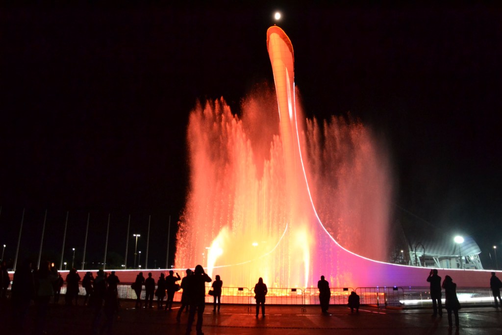  Поющий фонтан в Олимпийском парке Сочи - фото 1