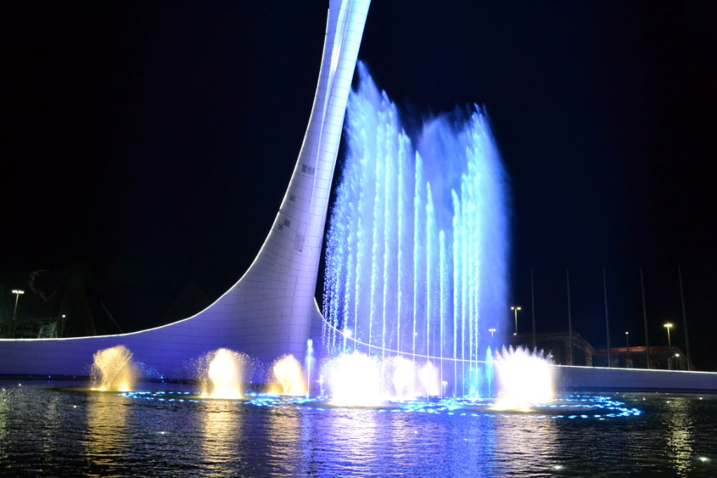  Поющий фонтан в Олимпийском парке Сочи - фото 9