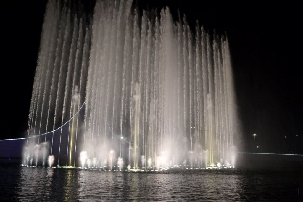  Поющий фонтан в Олимпийском парке Сочи - фото 10