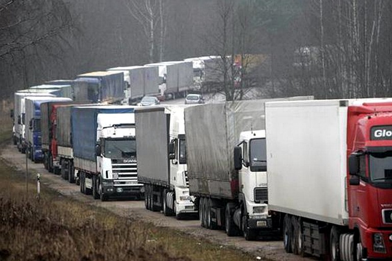  Транзит украинских грузовиков по России полностью приостановлен - фото 1