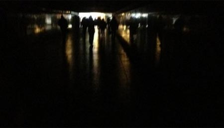  Станции московского метро погрузились во тьму - фото 3