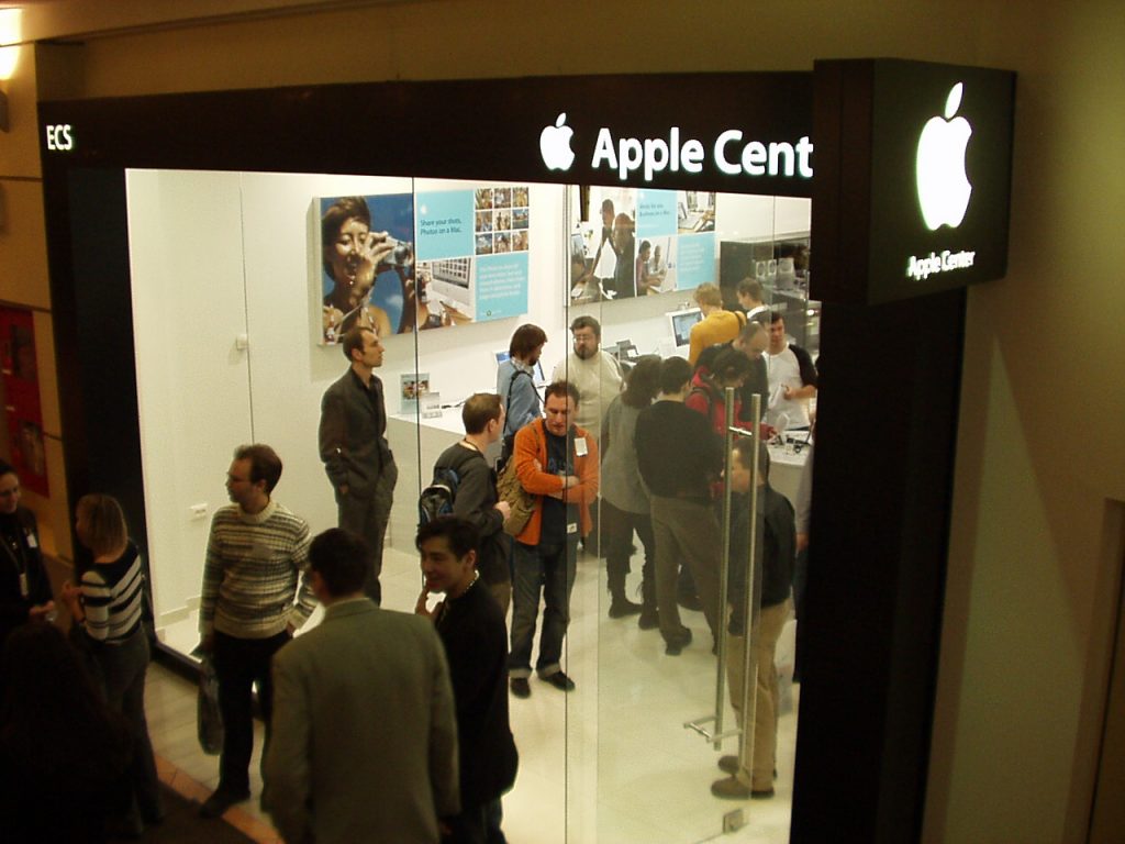 Магазины Apple впервые начали продавать российскую технику - фото 1