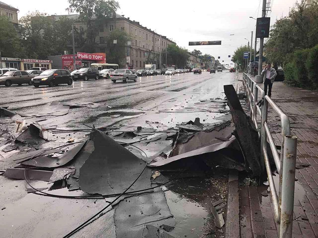 Ураган в Челябинске повредил более 1300 жилых домов - фото 1