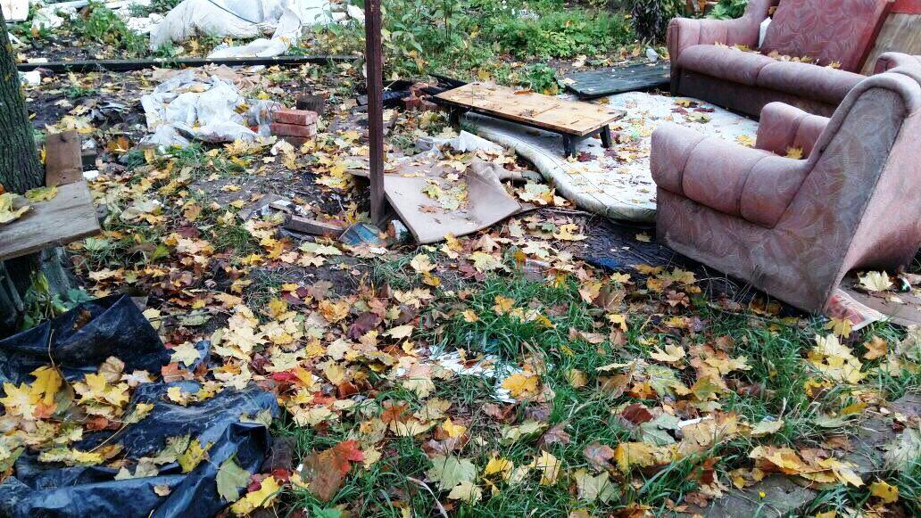  Из мусора   можно сделать...  передвижной дом - фото 6