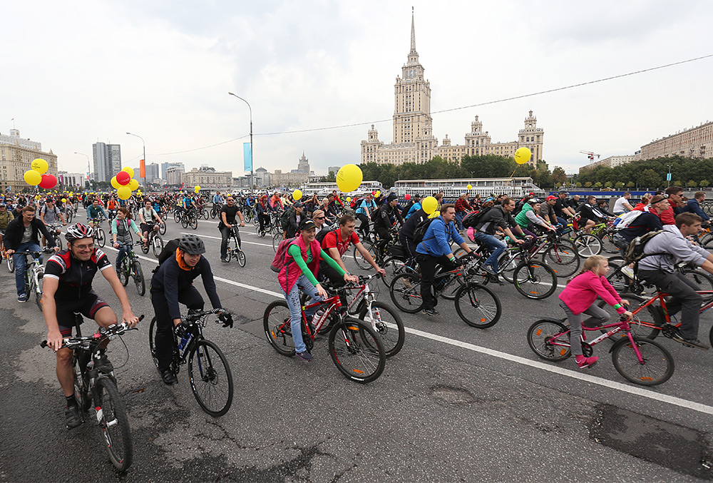  Москвичи отметили День города на велосипедах - фото 7