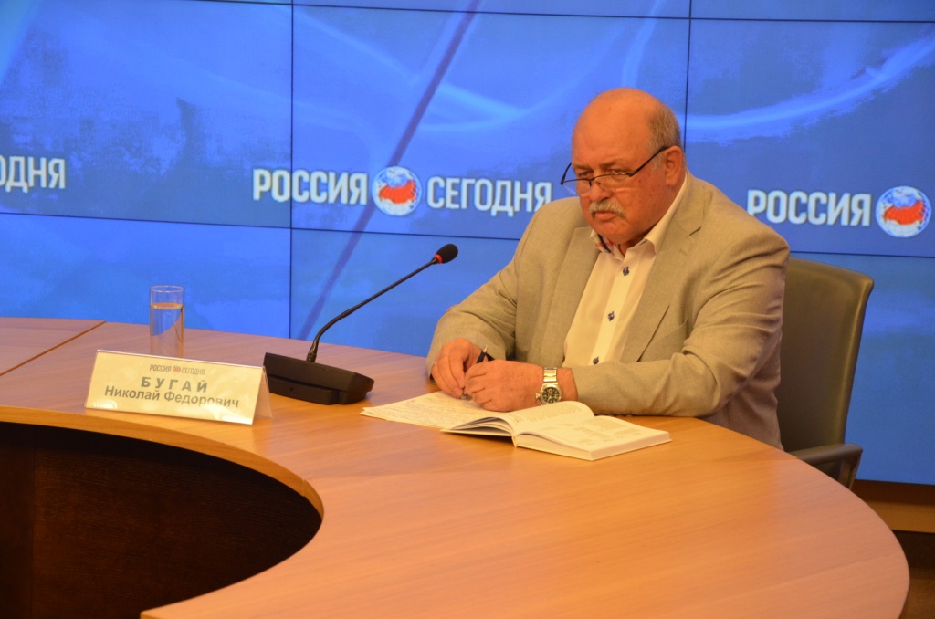  «Нас не разделят»: в ходе видеомоста Москва — Симферополь обсудили актуальные вопросы жизни крымских татар после воссоединения Крыма с Россией - фото 5