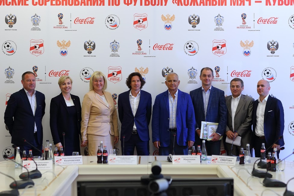  В Москве состоялась официальная пресс-конференция, посвященная стратегии развития и проведения турнира  «Кожаный мяч – Кубок Coca-Cola» - фото 7