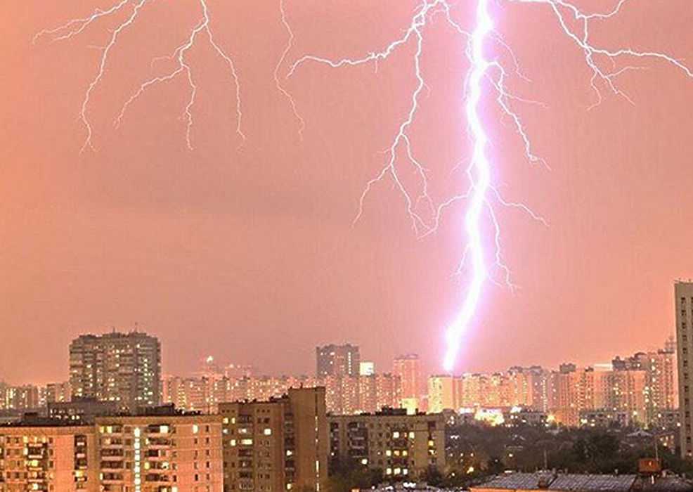  Подробности урагана в Подмосковье: падали дома и деревья, погибли двое - фото 14