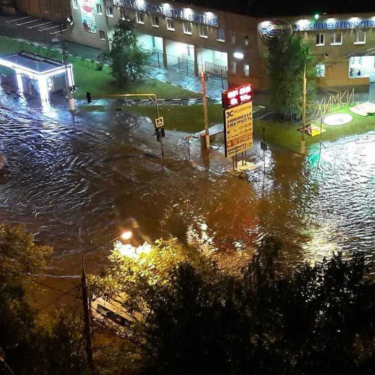  Подробности урагана в Подмосковье: падали дома и деревья, погибли двое - фото 4