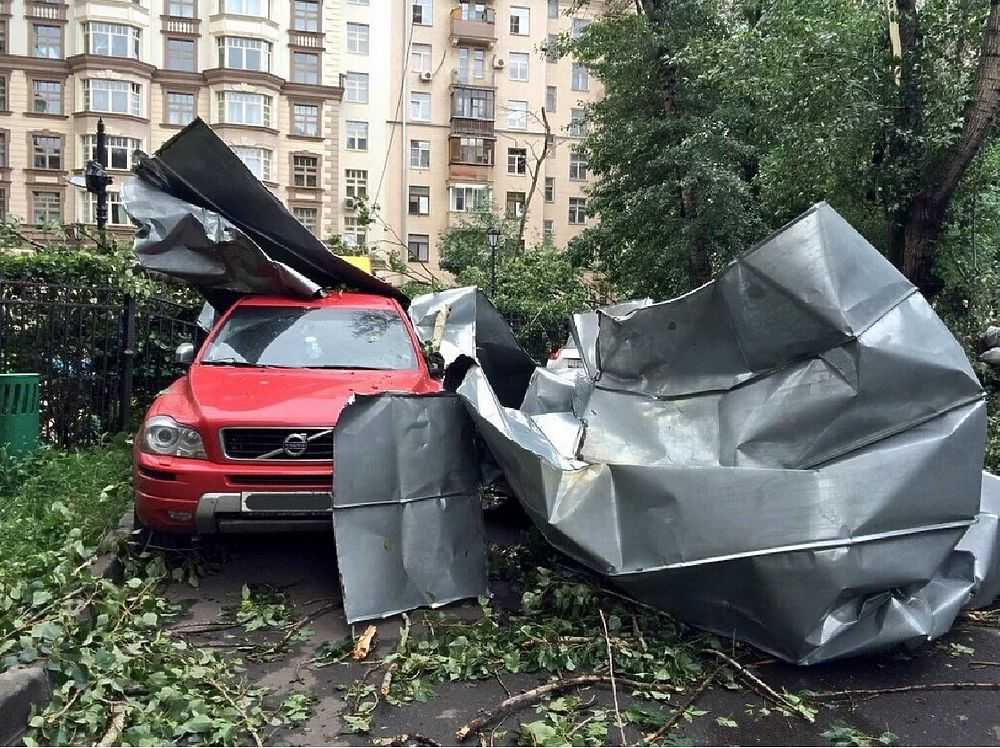  Подробности урагана в Подмосковье: падали дома и деревья, погибли двое - фото 16