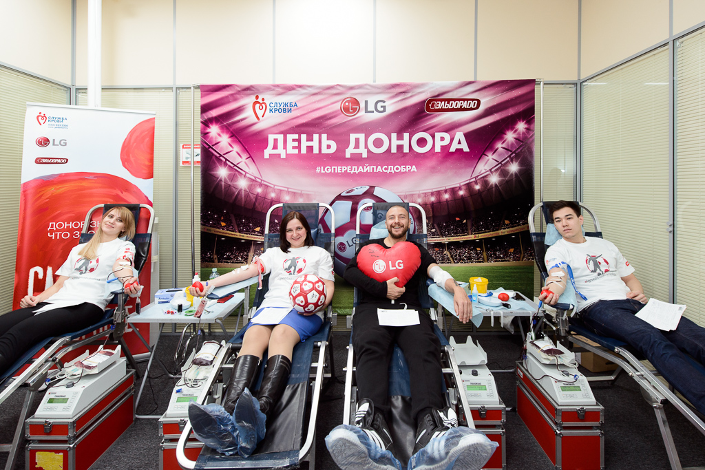 Футбольный День донора LG и «Эльдорадо» с Денисом Глушаковым и Артемом Ребровым  - фото 3