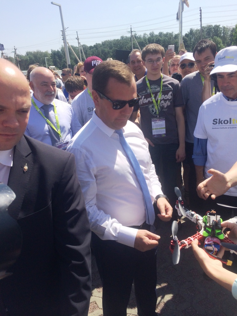  На Startup Village 2014 Дмитрий Медведев увидел уникальный беспилотник  - фото 4