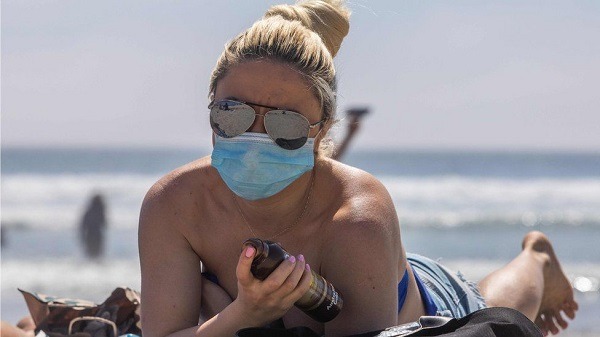 Отдыхающим на пляжах России разрешат не носить маску - фото 1