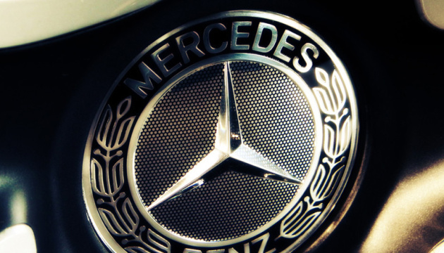 Mercedes-Benz оштрафуют за подделку данных о выбросах вредных веществ - фото 1