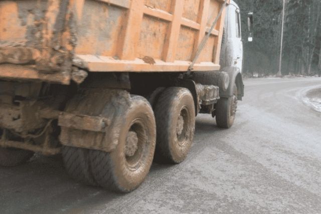 В Башкирии за грязь на колесах, за слив топлива или мойку машины в неустановленных для этого местах будут штрафовать - фото 1