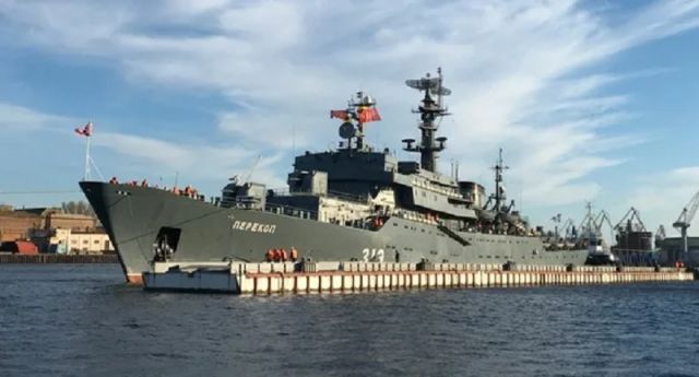 В Петербург прибыл военный корабль «Перекоп» для участия в праздничном построении 9 мая - фото 1