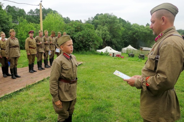Герои России наградили  памятными медалями курсантов военно-исторического лагеря  - фото 3