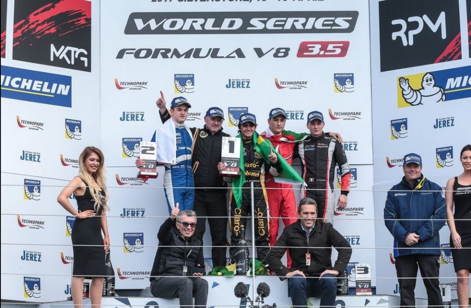 Россиянин стал вторым в гонке первого этапа Мировой серии Formula V8 3,5 в Великобритании - фото 1