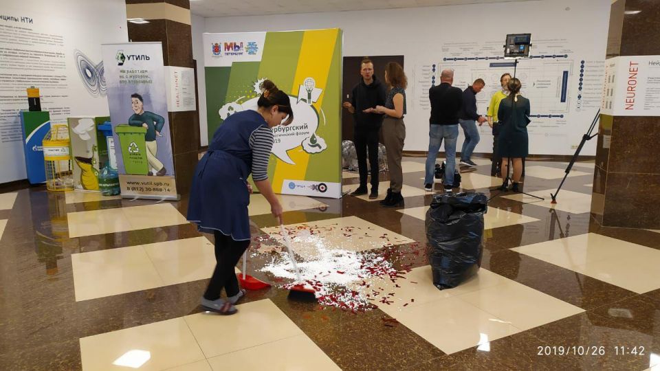 Игры бутафоров: питерскому экофоруму вызвали московских патологоанатомов (ФОТО, ВИДЕО) - фото 1