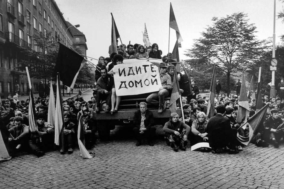 Танки идут по Праге: братский террор оккупации-1968 - фото 17