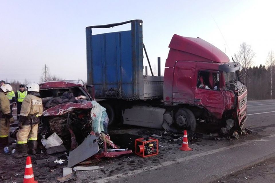 ПрОклятое Царёво: новое ДТП на старом месте, погибли 13 человек (СПИСОК ЖЕРТВ) - фото 1