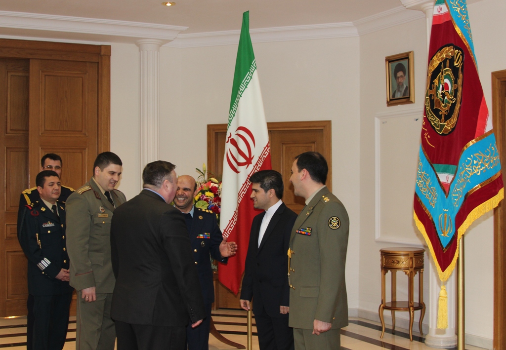  В Москве главы военных атташе поздравили иранских коллег с Днем Вооруженных сил  - фото 4