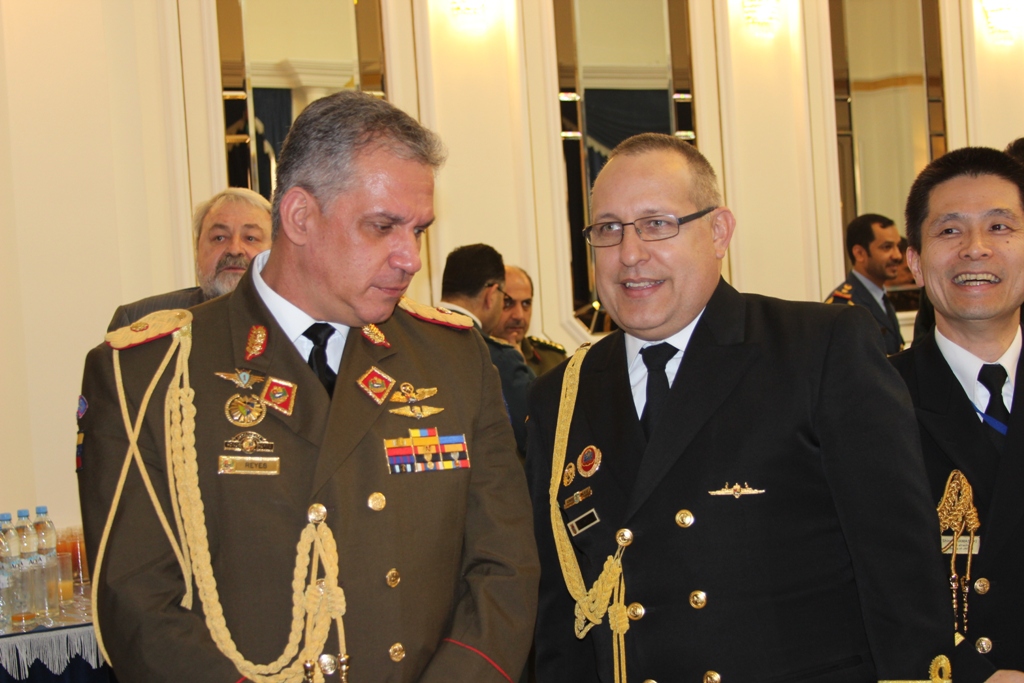  В Москве главы военных атташе поздравили иранских коллег с Днем Вооруженных сил  - фото 12